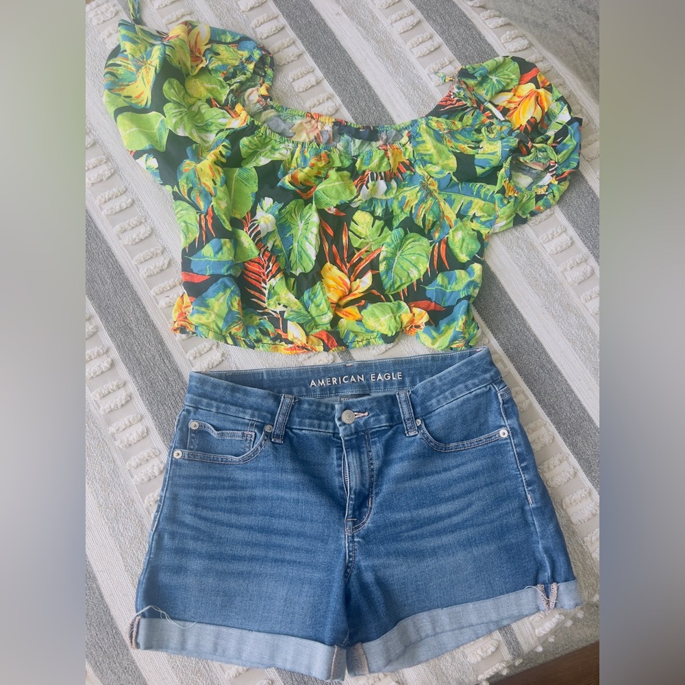 American Eagle Outfitters Green Leaf Print Crop Top